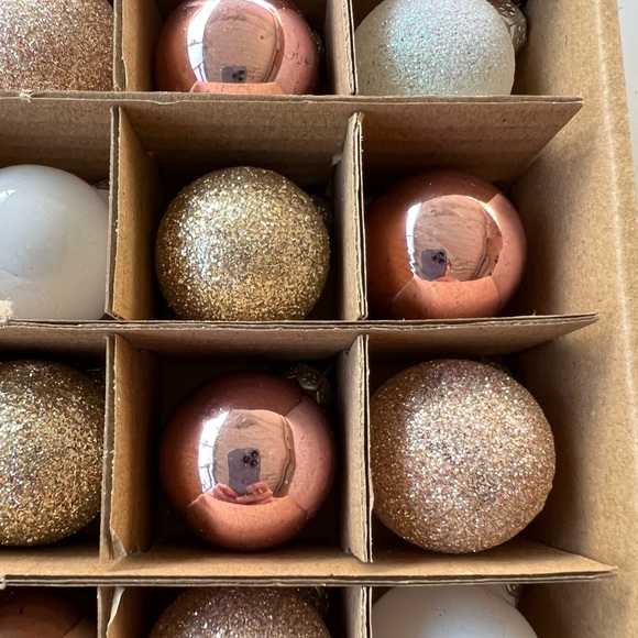 25 Mini Glass Christmas Ornaments Rose Gold White Shiny & Glitter Opalescent - Picture 10 of 10